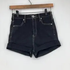 黒 ショートパンツ