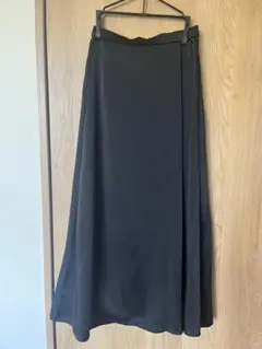 GU サテンロングスカート