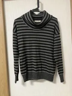タートルネック 黒とグレー ストライプニット