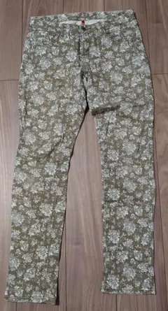 UNIQLO 花柄スリムフィットデニム 25