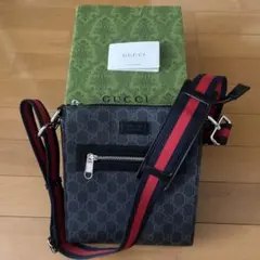 極美品　GUCCI GGスプリーム　メッセンジャーバック　ブラック