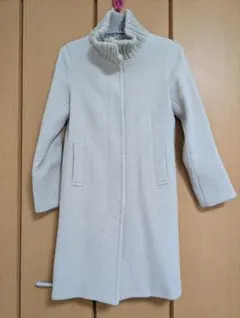 ベージュ ボタン付き ハイネック ロングコート - メルカリ