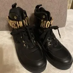 美品　MOSCHINO ブラック ハイカットスニーカー ゴールドロゴのサムネイル