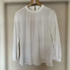 ホワイト 白 長袖ブラウス シャツ バックジッパー付き エレガント 未着用品
