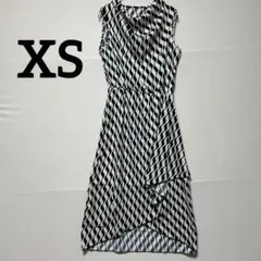 ノースリーブワンピ　波模様　モノトーン 幾何学柄 アシンメトリー ウエストゴム