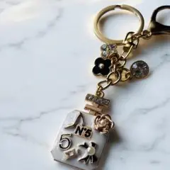 【SALE】¥1000→¥600 期間限定　ハンドメイド　ビジューキーホルダー