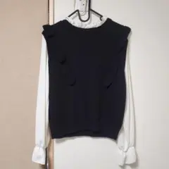 フリル付き黒ニットトップス