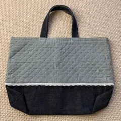 キルティングデザインの手提げバッグ