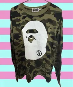 【A BATHING APE】カモ柄 ロゴプリント ロンT Mサイズのサムネイル