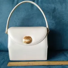 Item thumbnail for item 31da1d06-9f52-48b0-81ec-fb37761d86ee