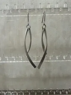 シルバー ツイストデザイン ピアス