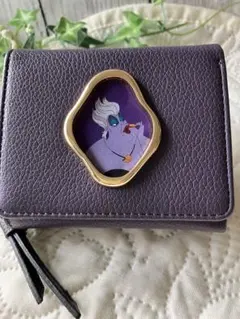 【美品】ディズニー　アースラ　三つ折り財布　アコモデ　小銭入れ　ツイステのサムネイル