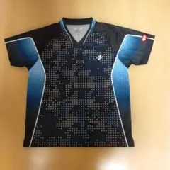 星柄デザイン Vネック卓球ウェア公式マークあり