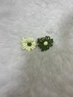 花の形状 イヤリング クリーム グリーン
