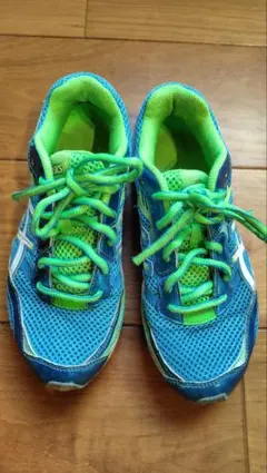 asics LAZERBEAM 22.5cm　アシックス　レーザービーム