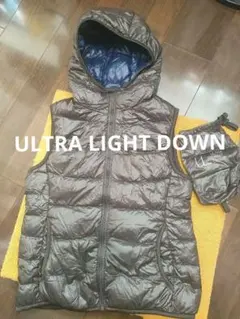 ユニクロ ウルトラライトダウンベスト Sサイズ フード付