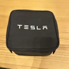 【Tesla純正】トレーラーヒッチ レシーバー ケース付きのサムネイル