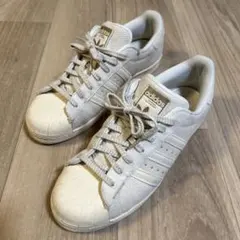 adidas スニーカー　ベージュ
