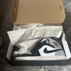 Nike Air Jordan 1 Mid Shadow Blackのサムネイル