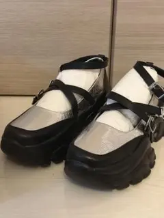 【新品未使用・箱付き】HARE クロスストラップメリージェーンシューズ シルバーのサムネイル
