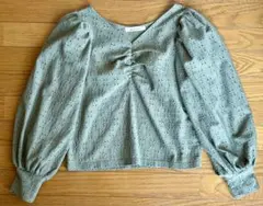 グリーン刺繍入りシャツ・ブラウス