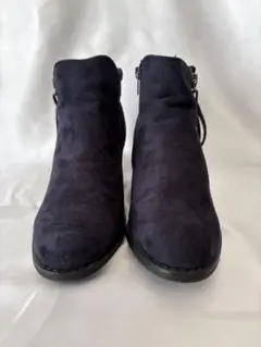 ネイビー スエード ジッパー付き ショートブーツ