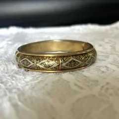 【極稀少】 英国 ヴィクトリアン調 ゴールドトーン バングル 彫刻デザイン