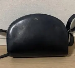 A.P.C. ハーフムーン ショルダー ブラック