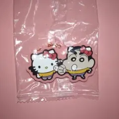 クレヨンしんちゃん　キティ　コラボ　ラバスト　サンリオ　ラバーストラップ