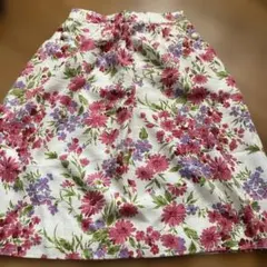 Queens court クイーンズコート　花柄スカート