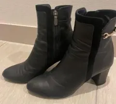 DIANA ブラック ショートブーツ21.5㎝のサムネイル