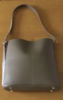 グレー トートバッグ 金具付き