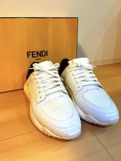 超美品　FENDI ホワイト ズッカ柄　スニーカー　フェンディ　7E1304