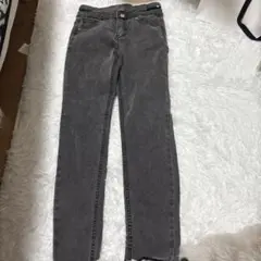 グレー スキニーデニムパンツ