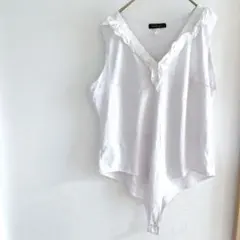 レア❣️zauca_me フリル　シャツ　ホワイト　白　ノースリーブ　ボディスーツ