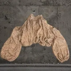 chicoピンクケーブルニット 肩開きクロップド丈セーター