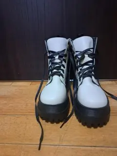 厚底レースアップロングブーツ ホワイト/ブラック　シンデレラサイズ