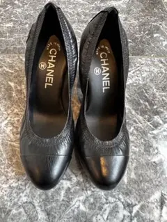 全くの新品★ CHANEL ブラック レザー パンプス　定価約20万円のサムネイル