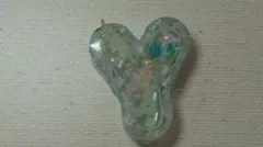 ハンドメイド シャカシャカイニシャルレジンチャーム