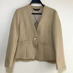 【新品】ノーカラー ジャケットベージュ オフィス カジュアル シンプル春秋M