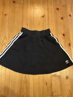 adidas フレアスカート 黒