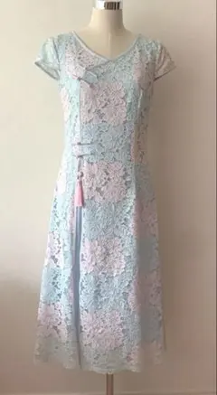 水色とピンクのレースチャイナドレス