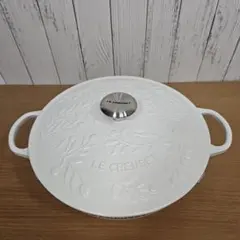 SALE❣️新品　ルクルーゼ 28cm マルミット オリーブブランチレリーフ　IH Amazon｜ル・クルーゼ(Le Creuset) 鋳物 ホーロー 鍋 マルミット 両手