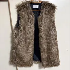 【Bershka】レディース　ファーベスト　Lサイズ