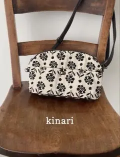 ノベルティ　サマンサモスモス　総刺繍ポシェット　キナリ　花柄　ショルダーバッグ