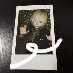 R指定 生憎の雨。 マモ 魔喪 チェキ - メルカリ