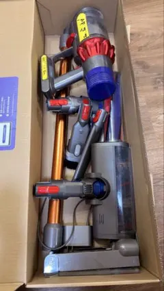 【ジャンク】Dyson V10 SV12 MAXモードのみ動作 付属品多数のサムネイル