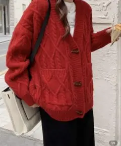 赤いカーディガン