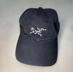 ARC'TERYX 黒キャップ ロゴ刺繍