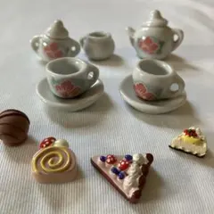 ミニチュアティーセットとスイーツセット